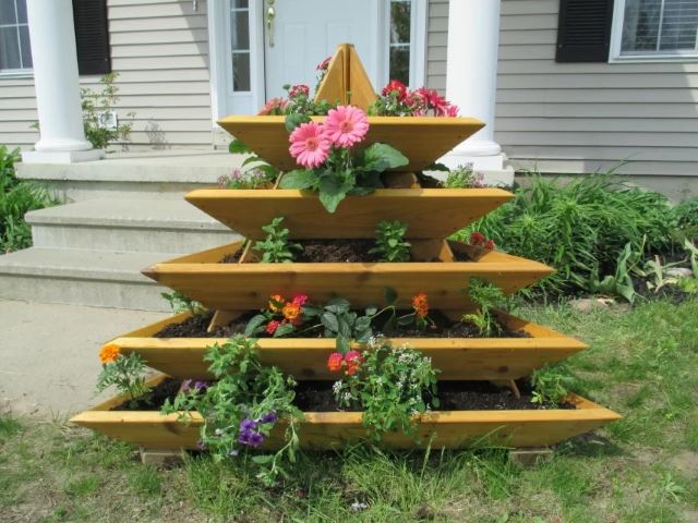 DIY Strawberry Pyramid Planter - Vertical wooden strawberry planter