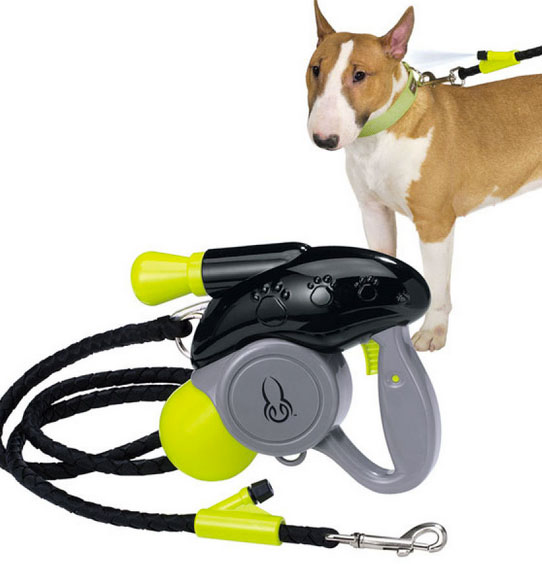 Dog Leash With Misting Water Sprayer - Leash with water sprays the back of your dogs neck on hot days