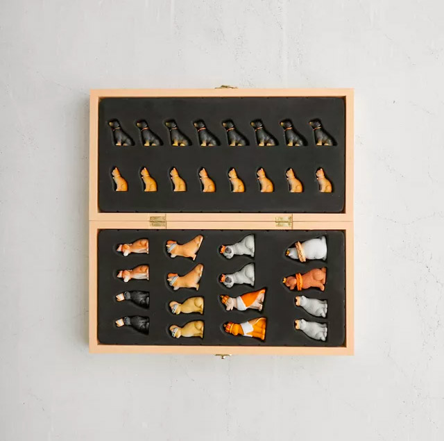 Dogs Vs Cats Chess Set