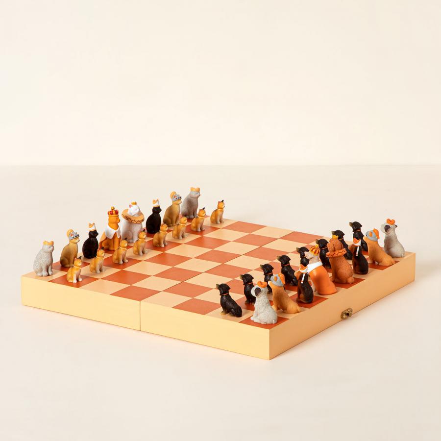 Dogs Vs Cats Chess Set