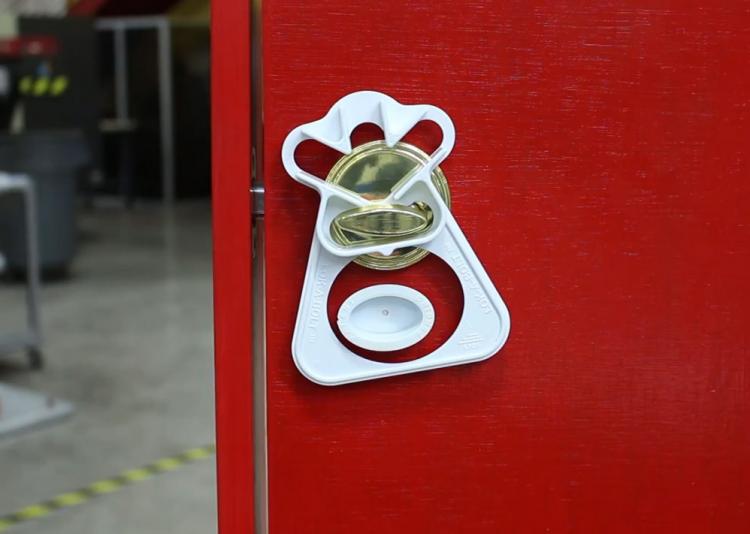 Door Angel Deadbolt Lock Prevents Unwanted Entry - Airbnb door lock