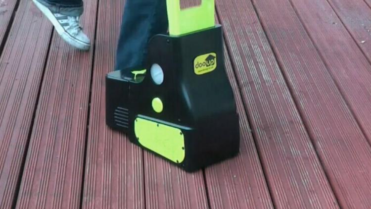 DooUp Auto-Scooping Pooper Scooper, Disinfects Area Afterwards