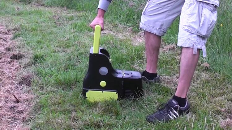 DooUp Auto-Scooping Pooper Scooper, Disinfects Area Afterwards