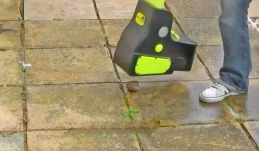 DooUp Auto-Scooping Pooper Scooper, Disinfects Area Afterwards