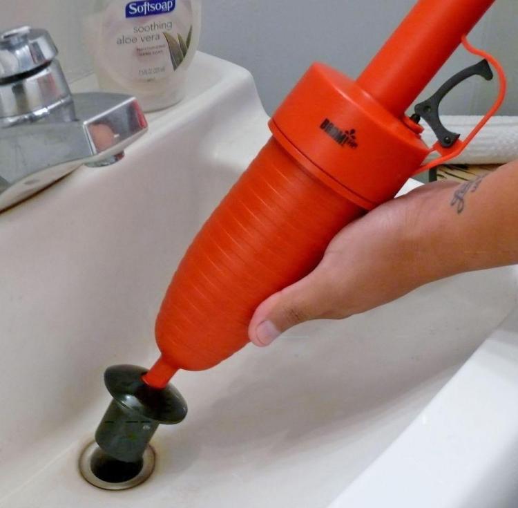Drain Blaster Air-pressure gun - Unclog sinks, toilets, bathtubs drains with the pull of a trigger