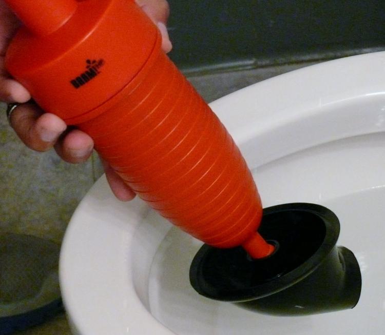 Drain Blaster Air-pressure gun - Unclog sinks, toilets, bathtubs drains with the pull of a trigger