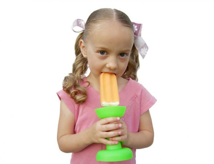 DripStik Ice Cream and Popsicle Holder - Prevents frozen treats from melting and dripping onto kids hands - Sticky hands prevention - Dripstick