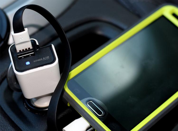 AIR Ionic Dual USB Car Charger and Air Purifier