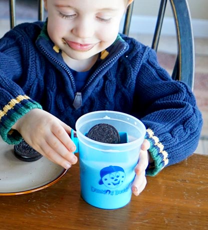 Dunking Buddy - Magnetic Cookie Dunker