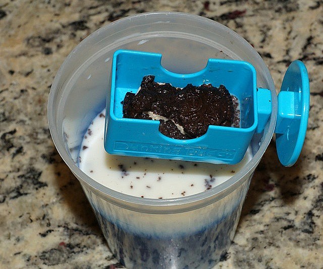 Dunking Buddy - Magnetic Cookie Dunker