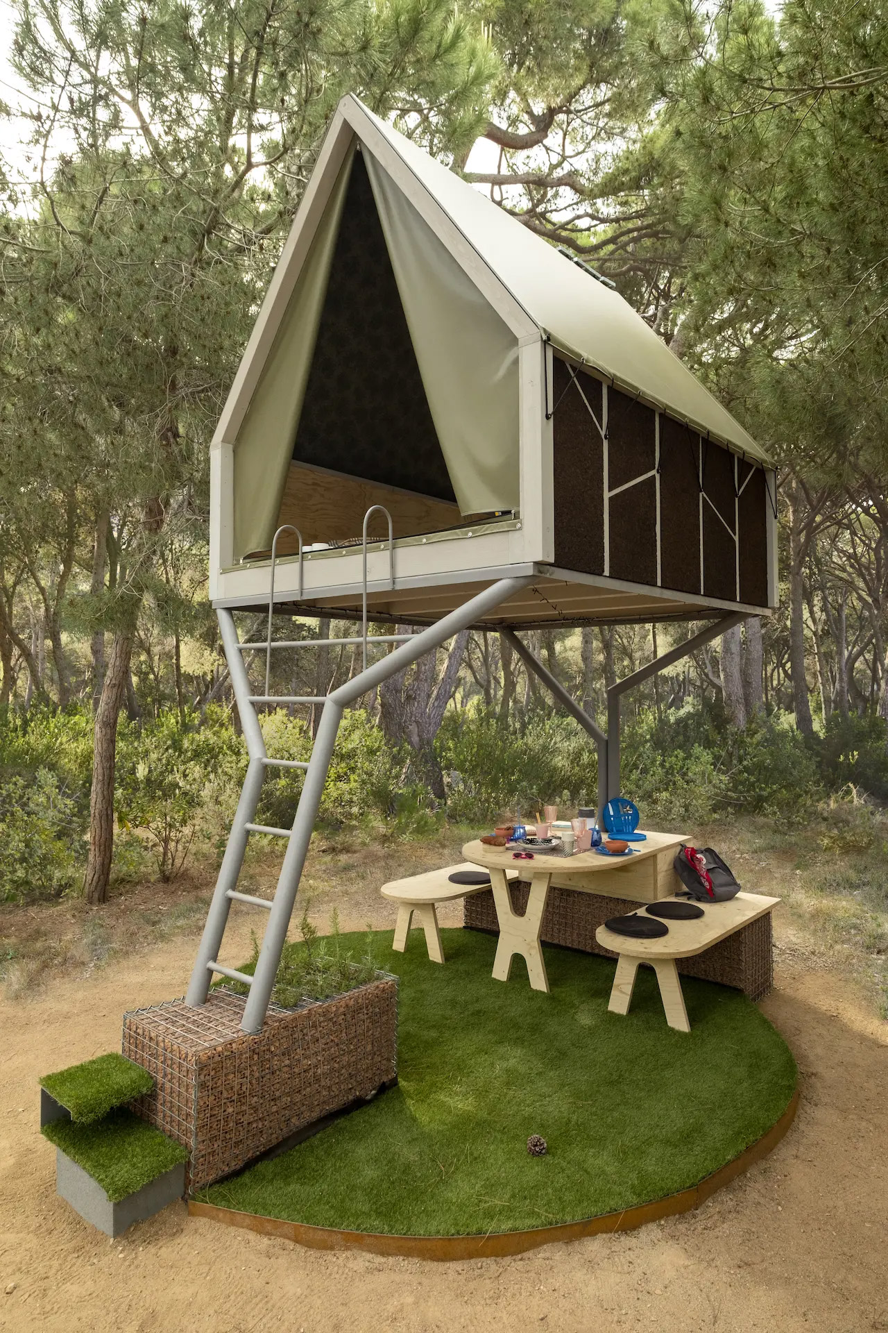 Elevated Cabin With Outdoor Living Are Underneath - Floating mini cabin design