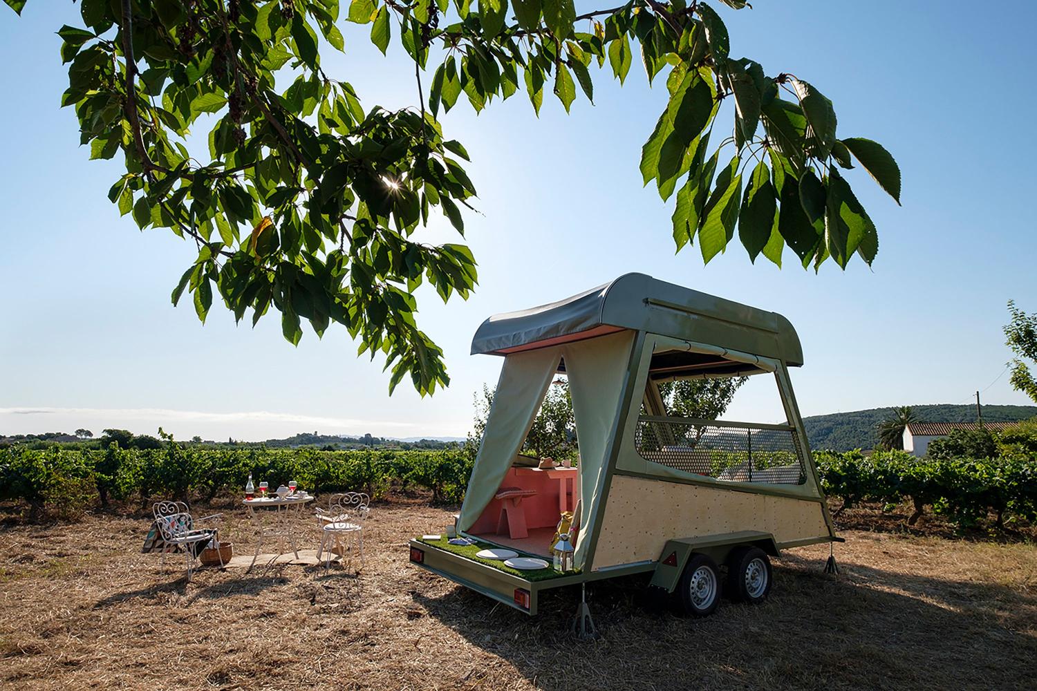 Elevated Cabin With Outdoor Living Are Underneath - Floating mini cabin design