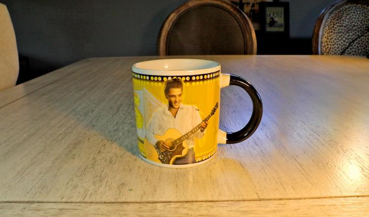 Elvis heat changing coffee mug - elvis mug changes from vegas elvis to memphis elvis with hot liquid