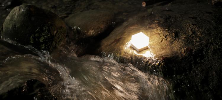 Enevu Cube Shaped LED Light