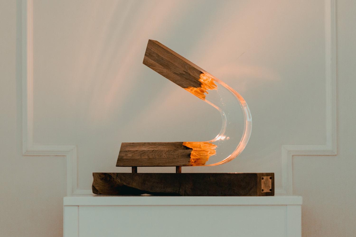 Beautiful Epoxy Wooden Lamps Made From a Broken Piece of Wood