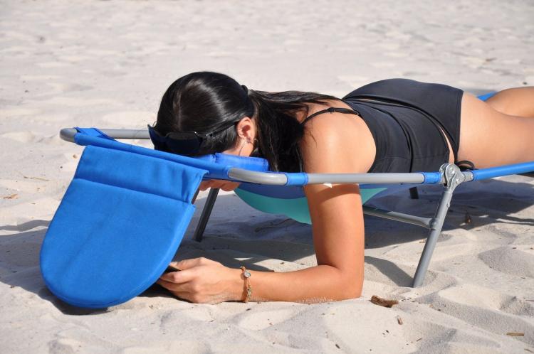 Face Down Lounge Chair - Face down reading beach lounger - Ostrich Ladies Comfort Lounge