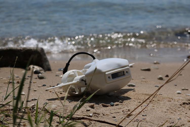 Fathom One - Underwater Drone - Sea Drone Connects To Your Smartphone or Tablet - Live view underwater drone