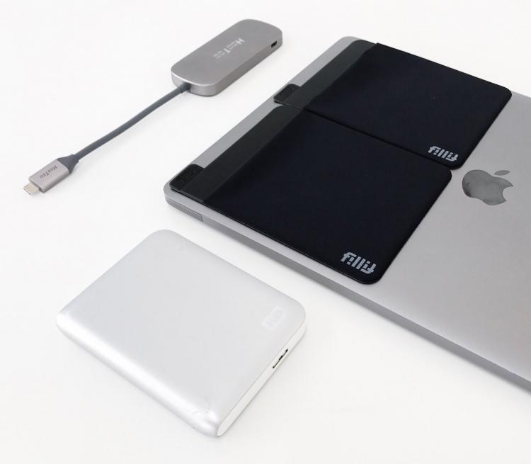 Fillit Pocket - Laptop Pocket - Tablet Pocket - Extra storage pocket on the back of your laptop or tablet