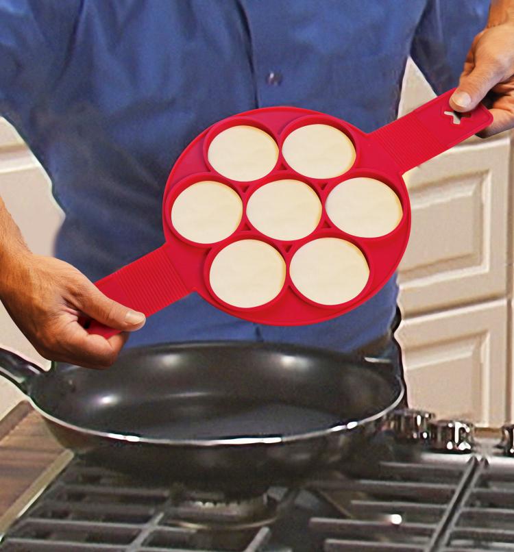 Flippin' Fantastic - Makes 7 pancakes at a time - silicone cooker flips 7 pancakes at once