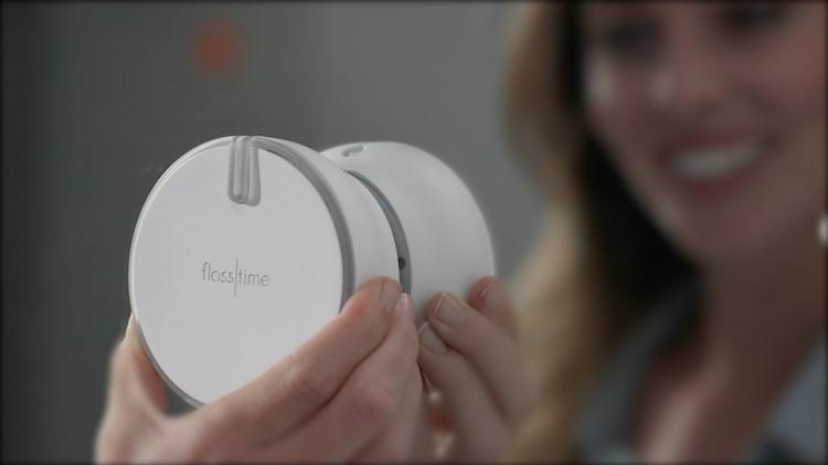Flosstime - Automatic Floss dispensing gadget - Push button and auto dispenses perfect amount of floss