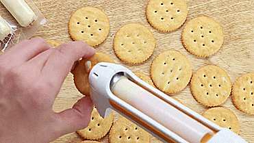 Fondoodler Cheese Gun - Cheese Glue Gun - Draw With Melted Cheese Gun