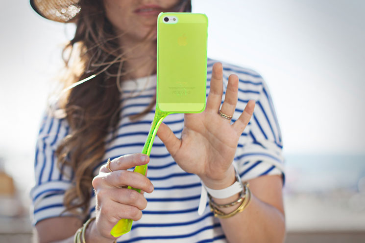 Fonhandle is a Handle For Your Phone