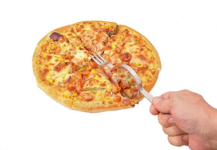 Fork With A Pizza Roller- Fork pizza cutter combo utensil