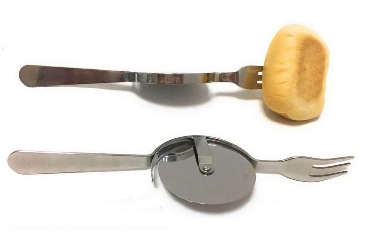 Fork With A Pizza Roller- Fork pizza cutter combo utensil