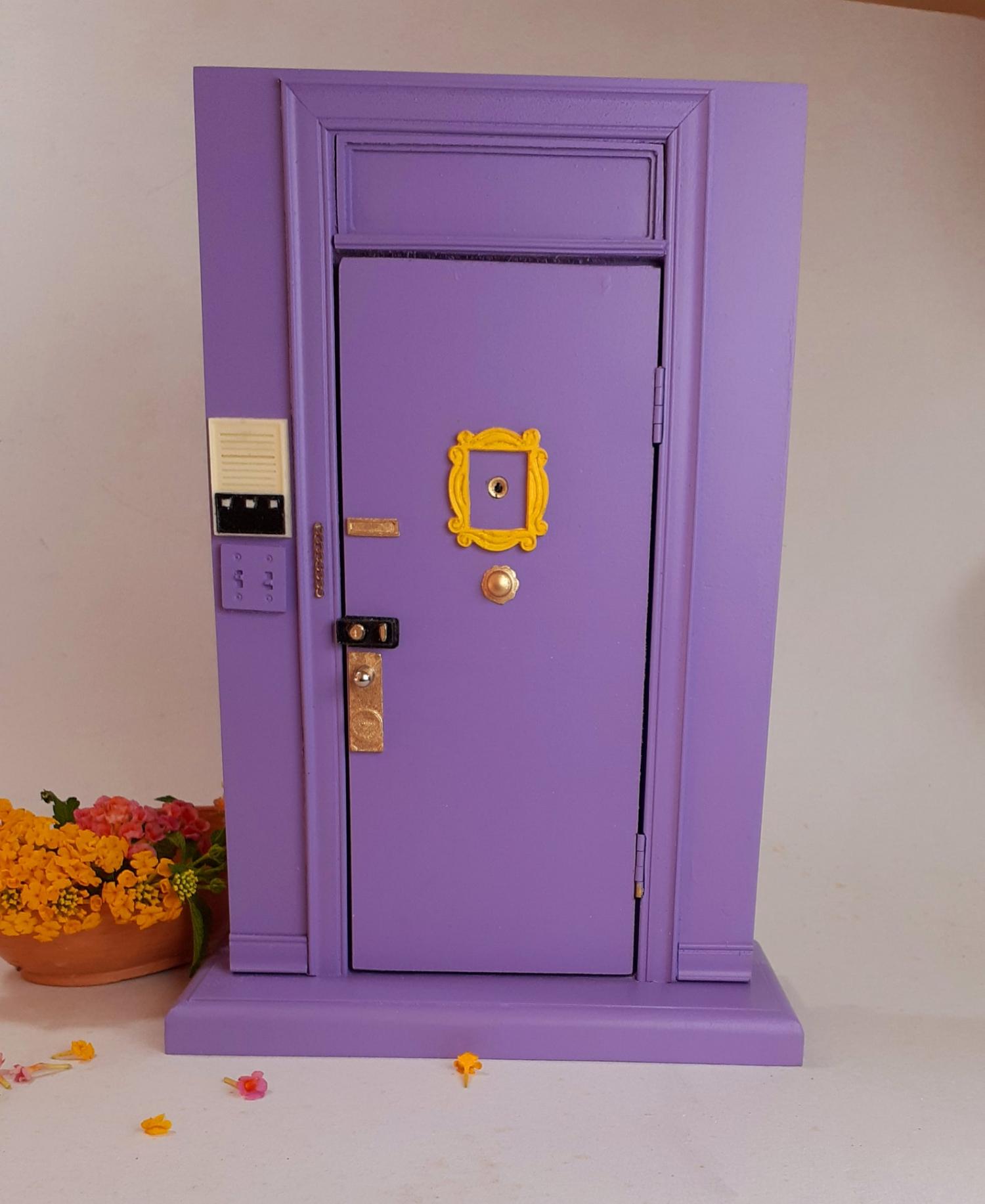 Friends Door Picture Frame - Friends Purple Door-frame Scale Replica