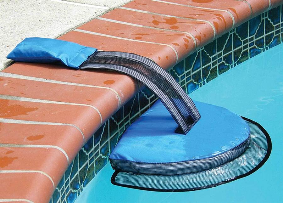 FrogLog Mini Pool Ramp - Frog Log Small critter animals pool ramp helps them to safety