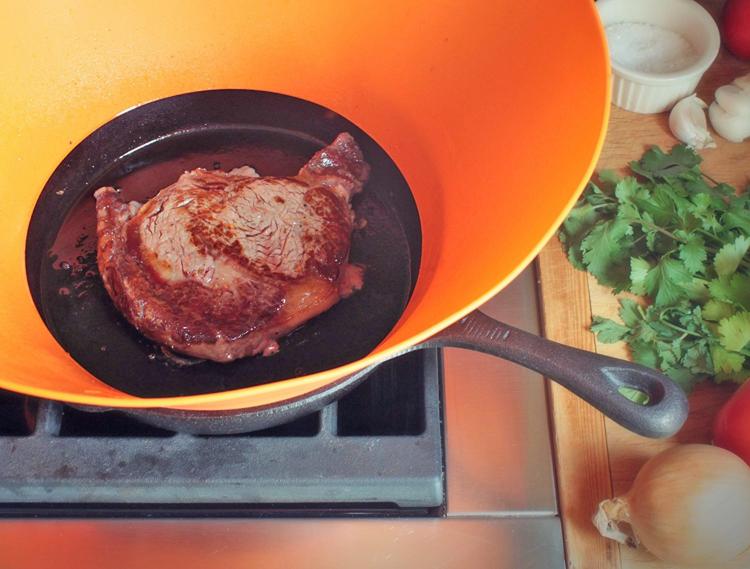 Frywall Grease and Oil Splatter Protector - Silicone protection shield from splattering bacon grease