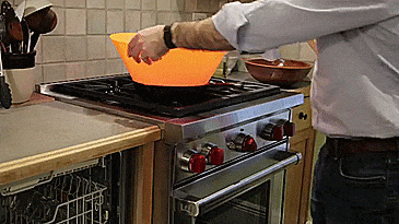 Frywall Grease and Oil Splatter Protector - Silicone protection shield from splattering bacon grease