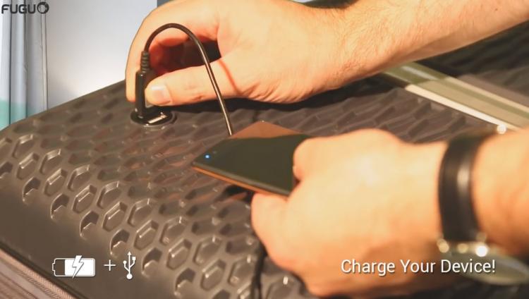 FUGU Expandable Luggage Doubles as a Work Desk When Opened
