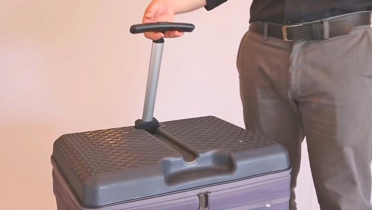 FUGU Expandable Luggage Doubles as a Work Desk When Opened