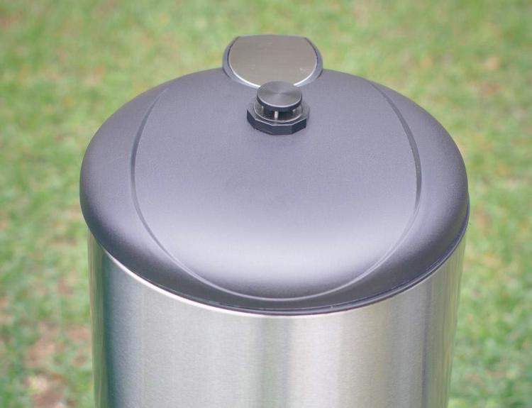 Garbage Can Fly Trap - Fly killer fly paper trap attaches to any garbage bin lid - Best fly trap