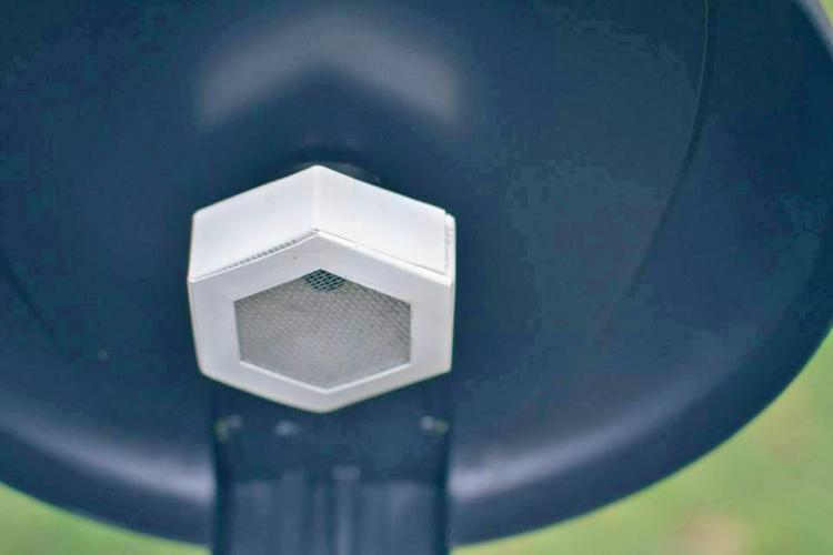 Garbage Can Fly Trap - Fly killer fly paper trap attaches to any garbage bin lid - Best fly trap