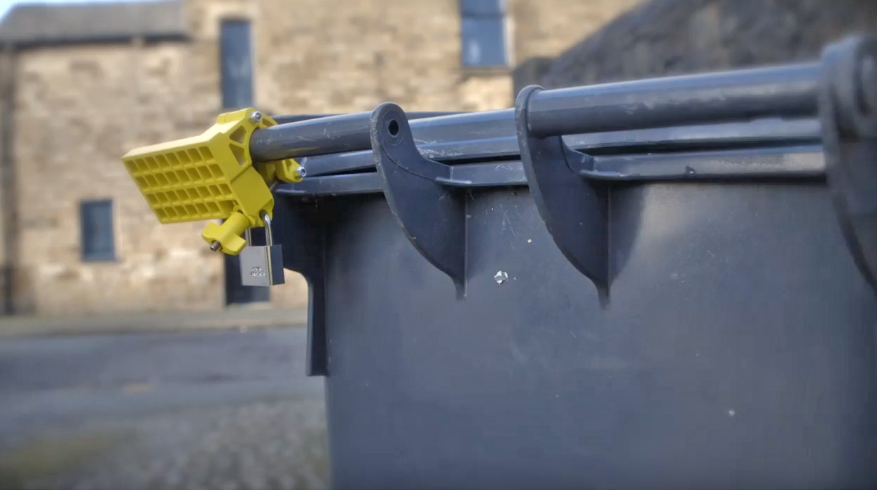 Garbage Can Lid Assist Stops The Trash Lid From Slamming Backwards