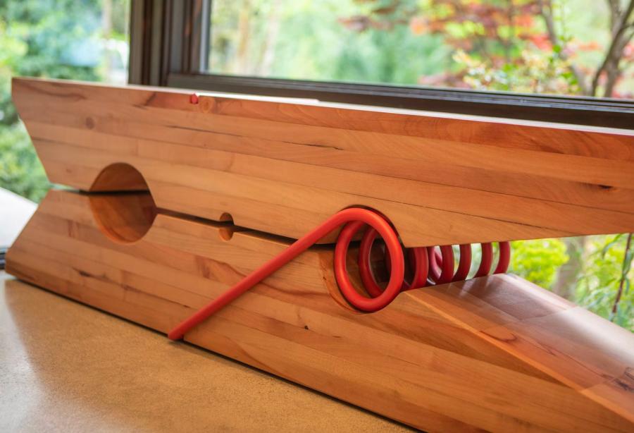 Giant Clothespin Bench - Giant Clothes peg table