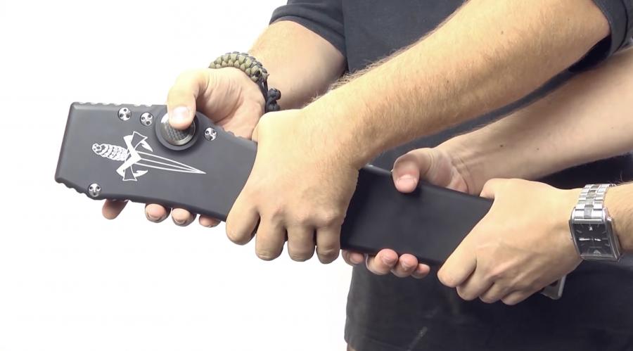 Giant Switchblade Measures a Massive 2.5 Feet Long