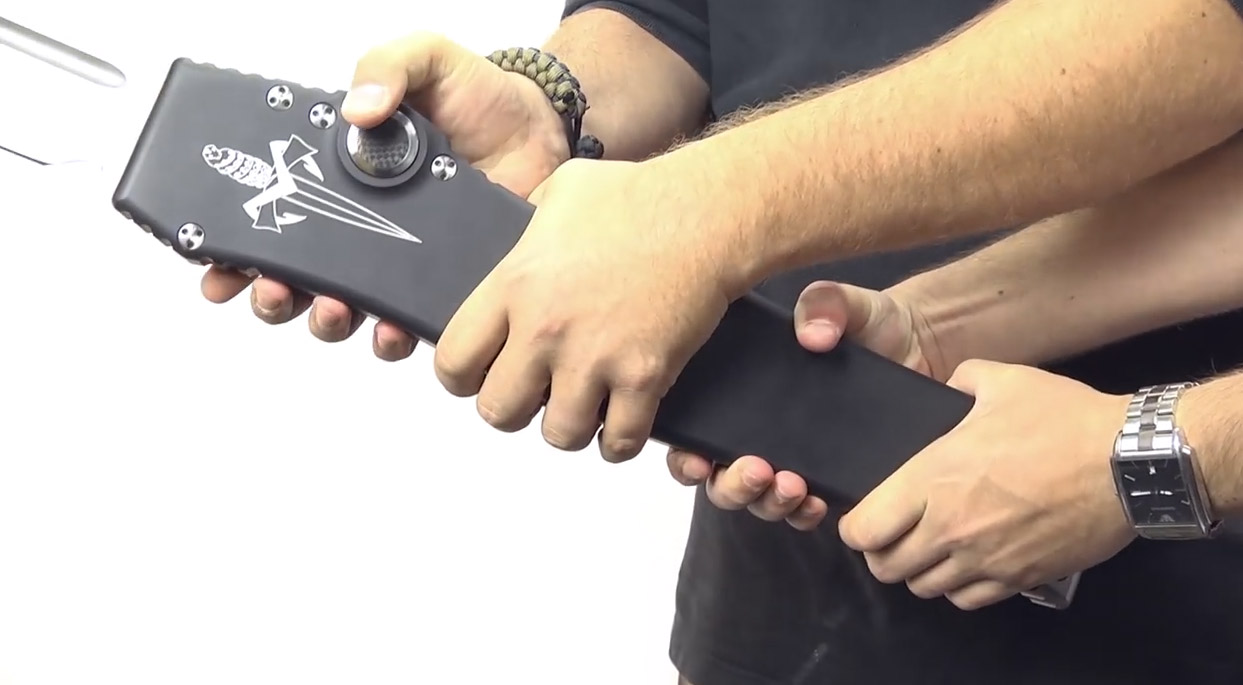 Giant Switchblade Measures a Massive 2.5 Feet Long