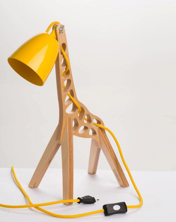 Giffy Wooden Giraffe Lamp