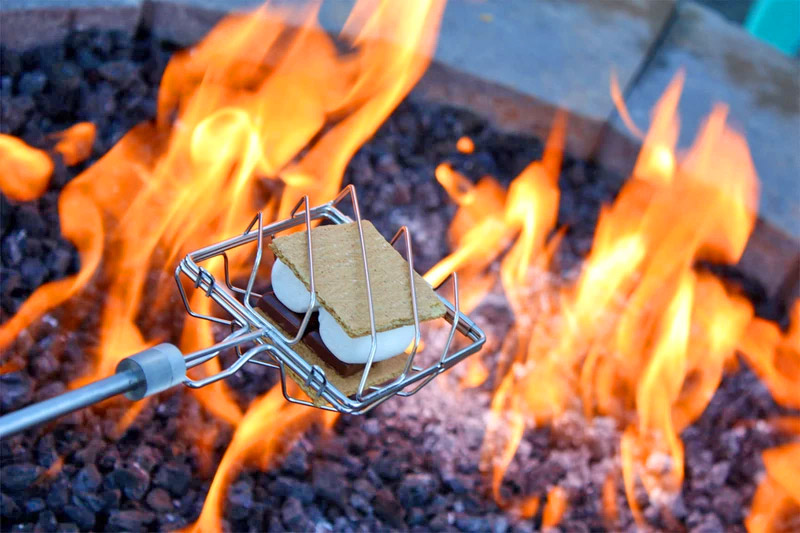 Grubstick all-in-one s'mores cooker stick - Best gift idea for s'mores lovers