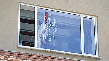 The Glider - Magnetic Window Cleaner - Cleans Both sides of window at the same time