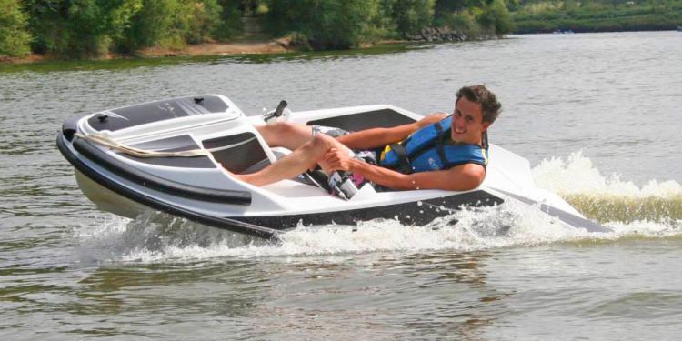 Gliss Speed - Water Go-Kart - Electric Water-based Go-Kart