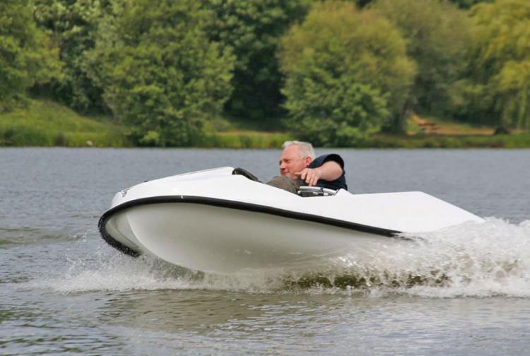 Gliss Speed - Water Go-Kart - Electric Water-based Go-Kart