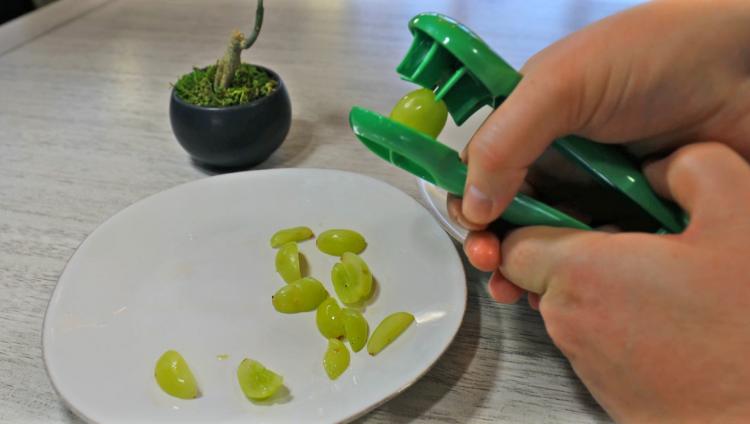 Grape Slicer Tool Cuts Grapes Into 4 Even Slices