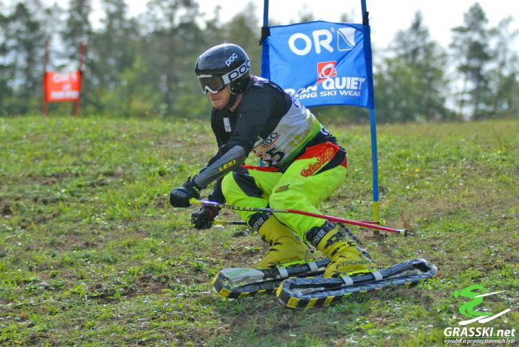 Grass Skis Let You Downhill Ski In The Summer - Rolling downhill skis - Tank track skis