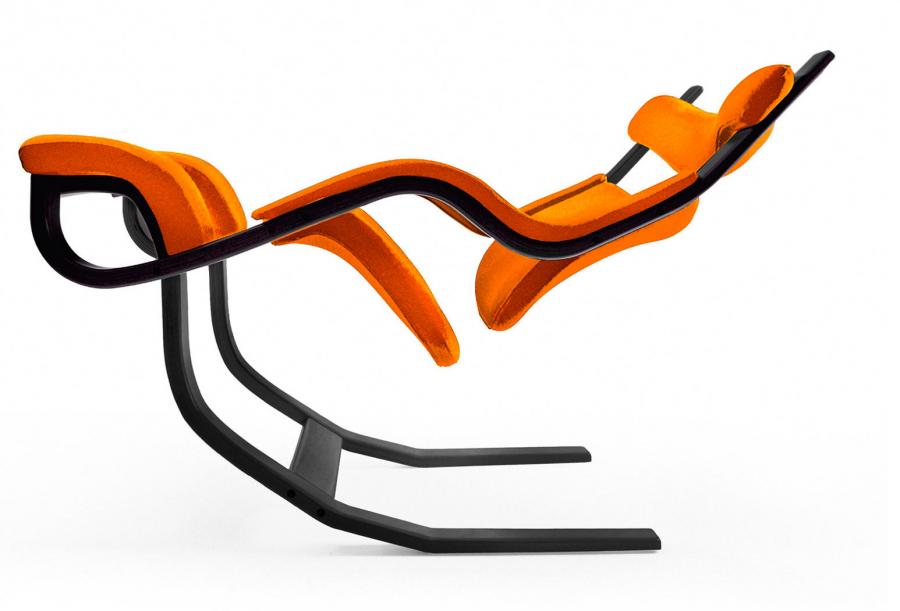 Reclining Gravity Balance Chair Lets You Lay back or kneel forward