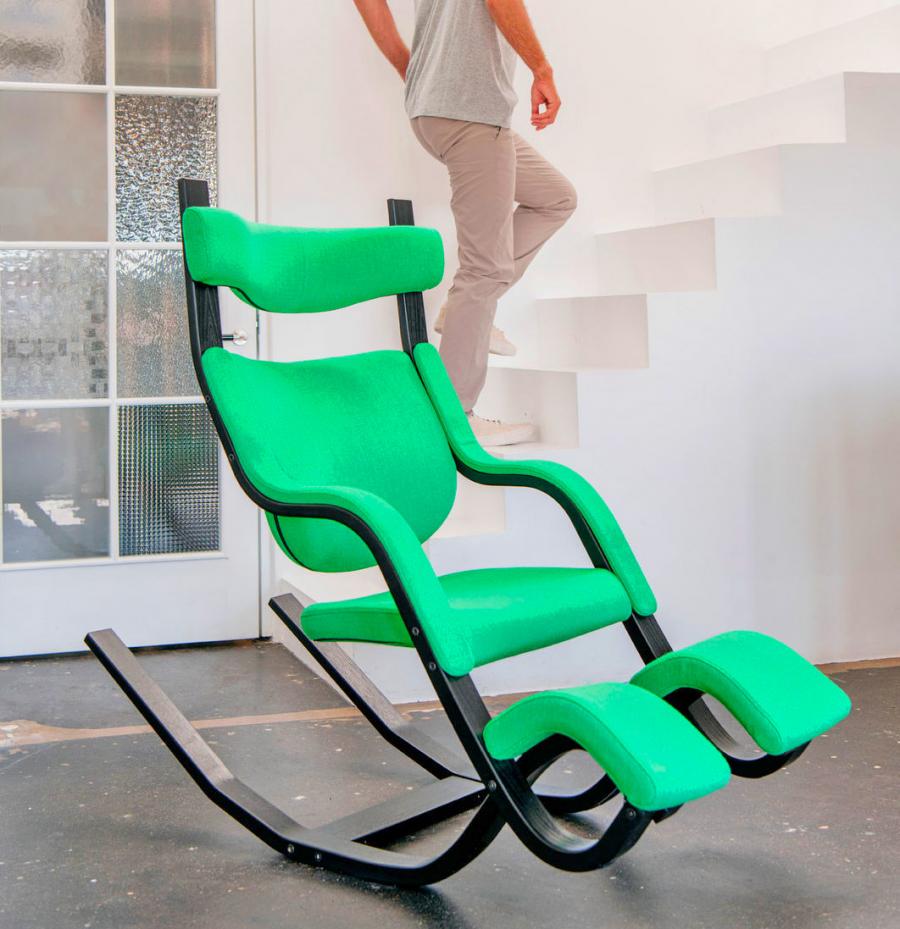 Reclining Gravity Balance Chair Lets You Lay back or kneel forward