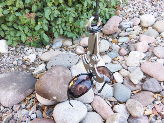 Gravity Hook Mechanical Claw That Doubles as a Grappling Hook